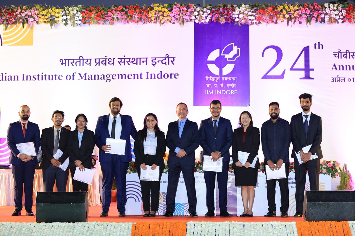 IIM_I's tweet photo. The #24thConvocation began with the Pre-Convocation ceremony on March 31, 2023, which witnessed the distribution of certificates to the coordinators of various student committees by Prof. @askhimanshurai.
#IIMIat26 #IIMIndore #StudentCommittees #Achievers https://t.co/tEdLZJLbxg