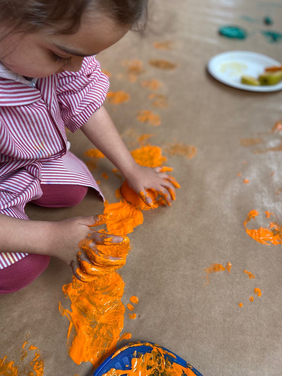 SagratCorDip's tweet photo. Els i les nenes d’Infantil experimentem i manipulem amb fruites, verdures i pintem amb café, cacao, suc de remolatxa i pebre vermell.

#sagratcordiputacio #fundacioneducativasofiabarat #aprenem #educacio #experimentacio #sentits https://t.co/HlZGx7GsGH