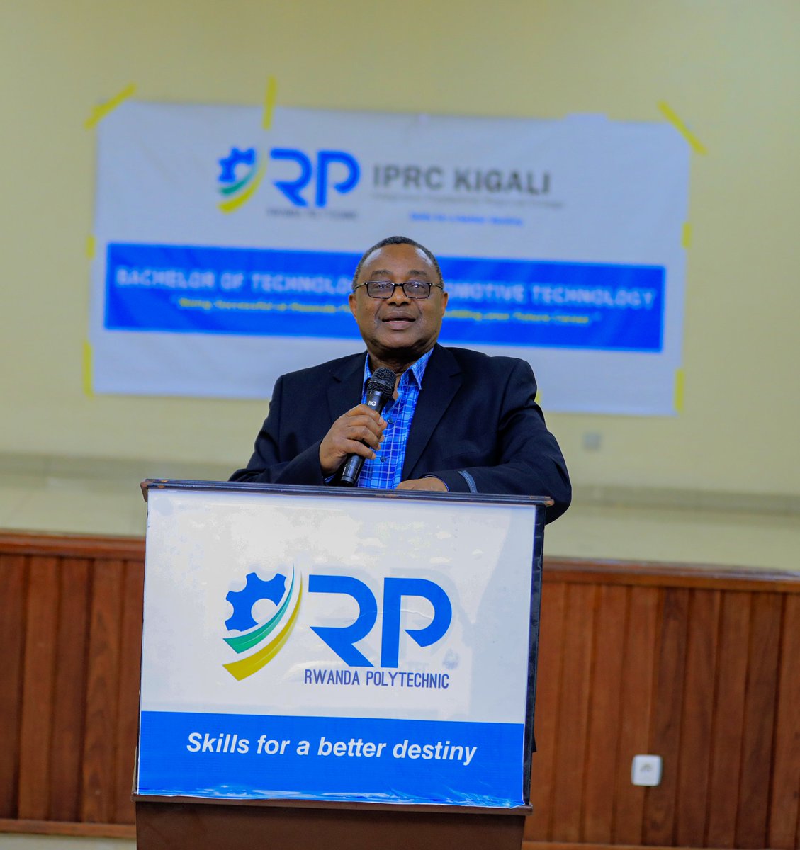 Kigali_College's tweet photo. On behalf of the Vice Chancellor of @RwandaPolytec ,March 31st  2023, Eng. Joseph Mfinanga, Technical Advisor in Academic quality assurance &amp; program development  at RP officially closed an Induction and Orientation Week for BTech students in Automotive Technology. https://t.co/pTg1gdrFM6