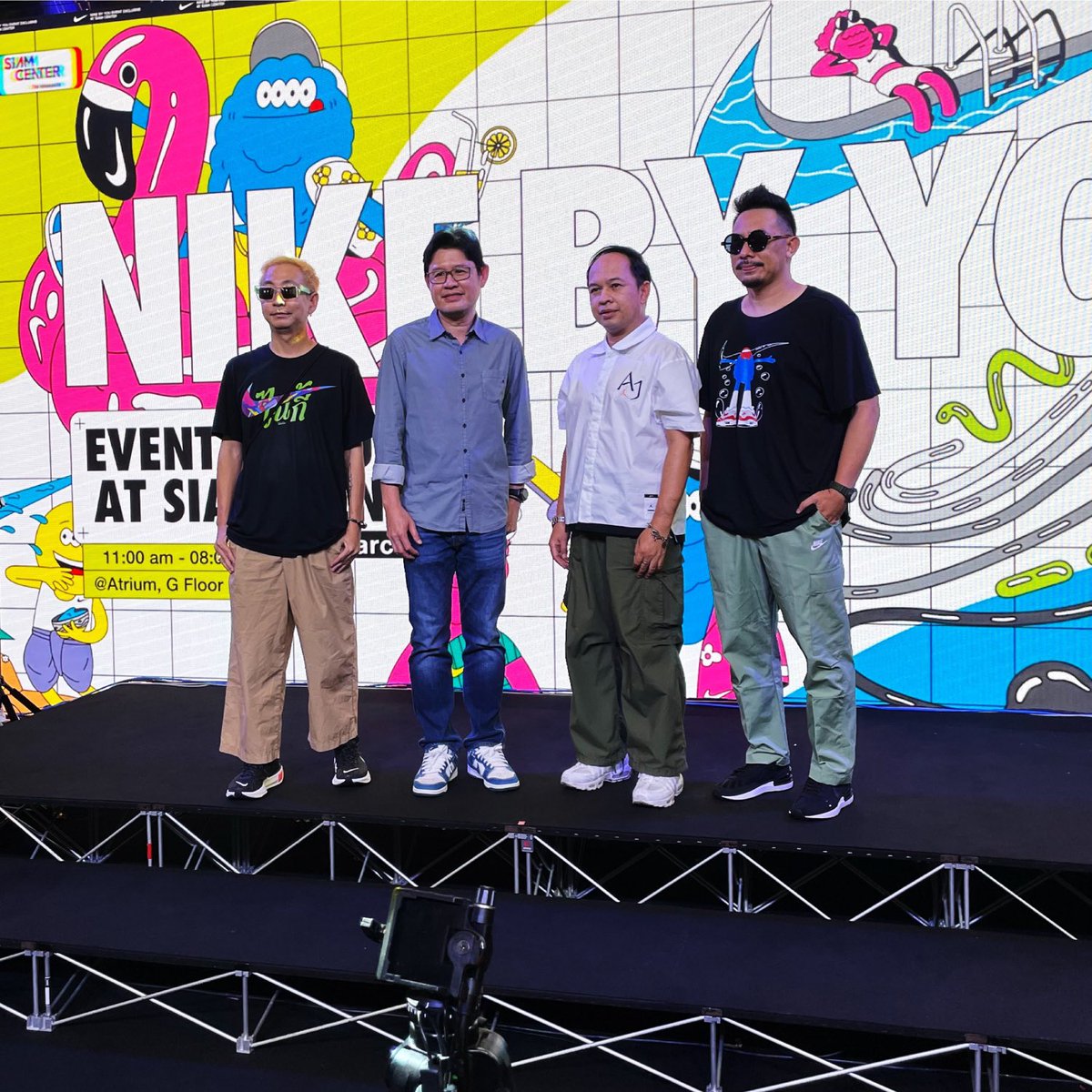 ผ่านไปแล้วครับกับ NIKE BY YOU EXCLUSIVE AT SIAM CENTER 
ขอบคุณทีมงานทุกๆ ฝ่ายทุกคนด้วยครับ  กิจกรรมในงานสนุกมาก ดีใจที่คนทั้งรุ่นเล็ก รุ่นใหญ่ ให้ความสนใจและร่วมกิจกรรมเป็นงานดีที่สนุกจนหายเหนื่อยเลยครับ 

#NIKE #NIKEBYYOU #tikkywow #IAM247 #SIAMCENTER