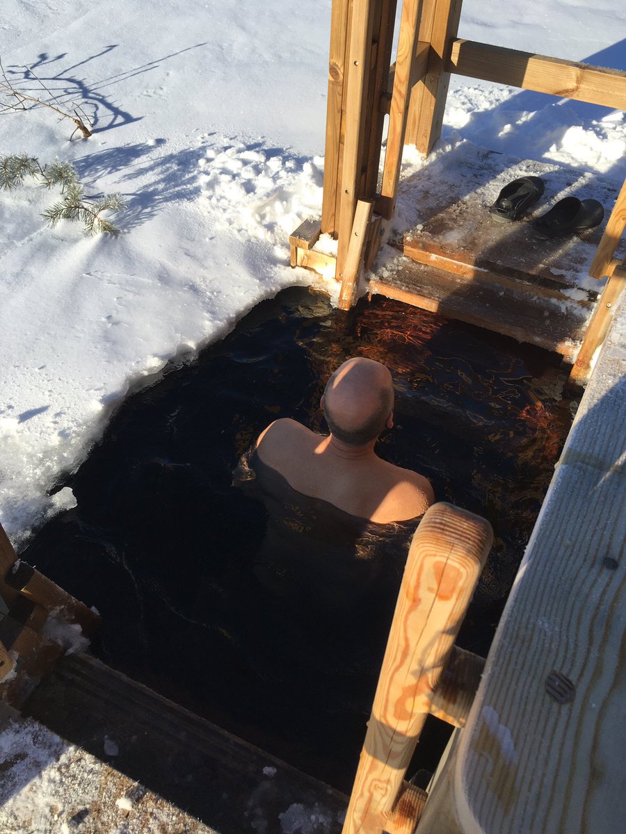MFohlin's tweet photo. Raikasta ja aurinkoista huomenta Saimaalta💦☀️
#avanto #saimaa https://t.co/PQQWGOdvrj