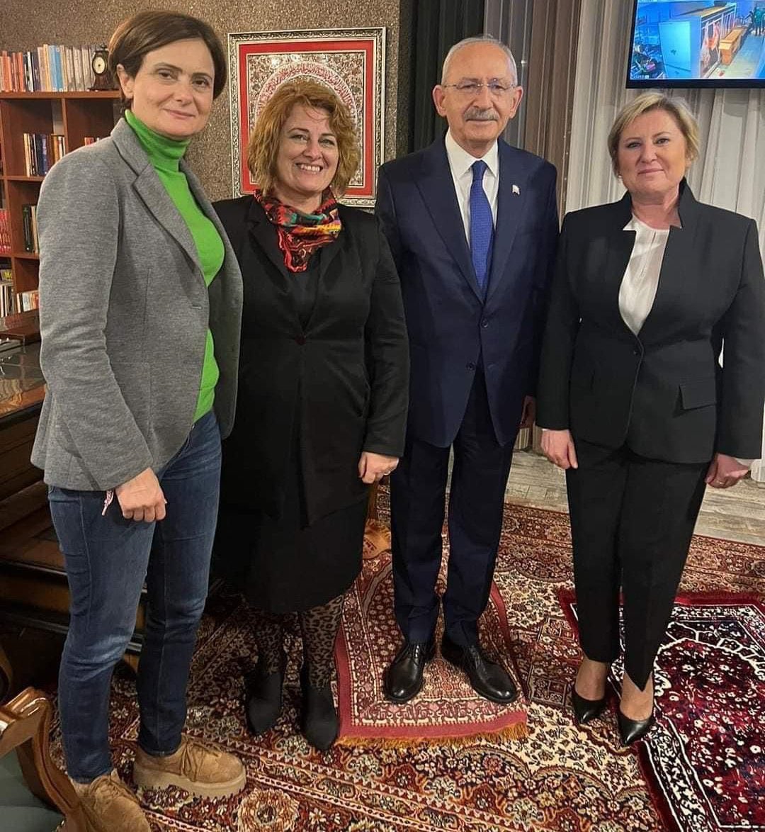 Kendin gibi olsan iktidar yüzü göremeyeceksin; başkası gibi olsan elinden gelmiyor, büyük trajedi!
Allah ‘mücahit’ Kılıçdaroğlu’na yardım etsin!