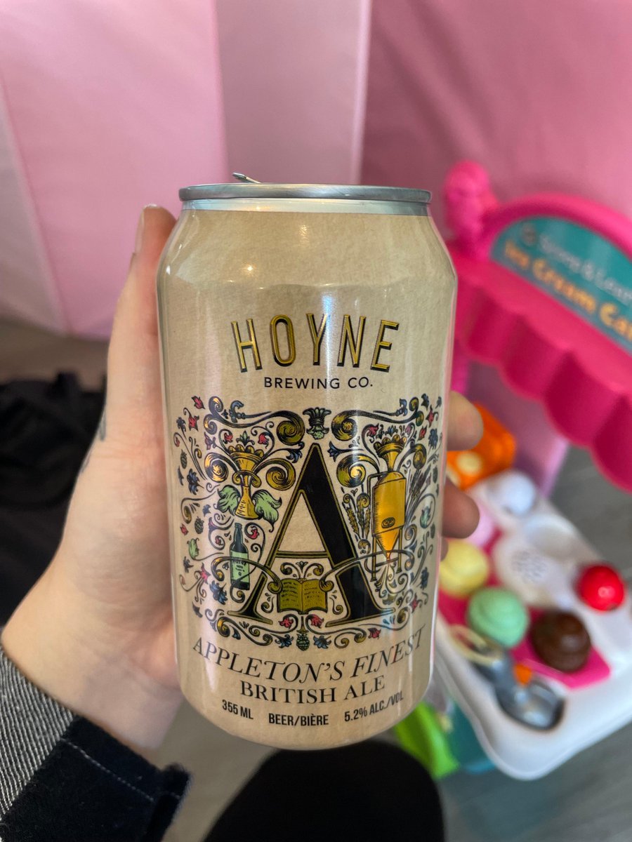 hhwoli's tweet photo. #tgif the weekend starts! #hoynebrewingco #britishale does remind me of #boddingtonspubale slightly but I’d say it’s more refreshing and the head is not so creamy #beergirl #beermama #beersoftheworld #weekendvibes #bccraftbeer #beautifulbc https://t.co/9pheGyoCkH