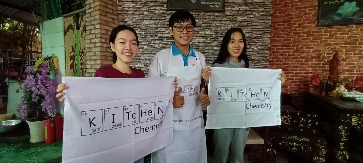 Kitchen_Chem's tweet photo. New members of the #KitchenChemistry club! 

A big thank you to our hosts at CTUMP, both staff and students, for their hospitality and enthusiasm, and @UKA_PEN for the opportunity to get to know you all. https://t.co/4Iuom4BhTw