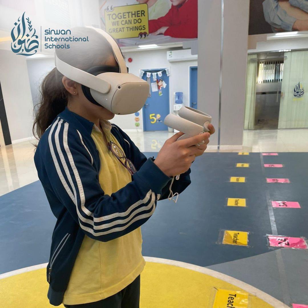 sinwansch's tweet photo. Virtual reality was once the dream of science fiction. But the internet was also once a dream, and so were computers and smartphones. The future is coming.
Learners in Sinwan are trying the VR in school with a lot of fun and learning. https://t.co/v2YsPTFrus
