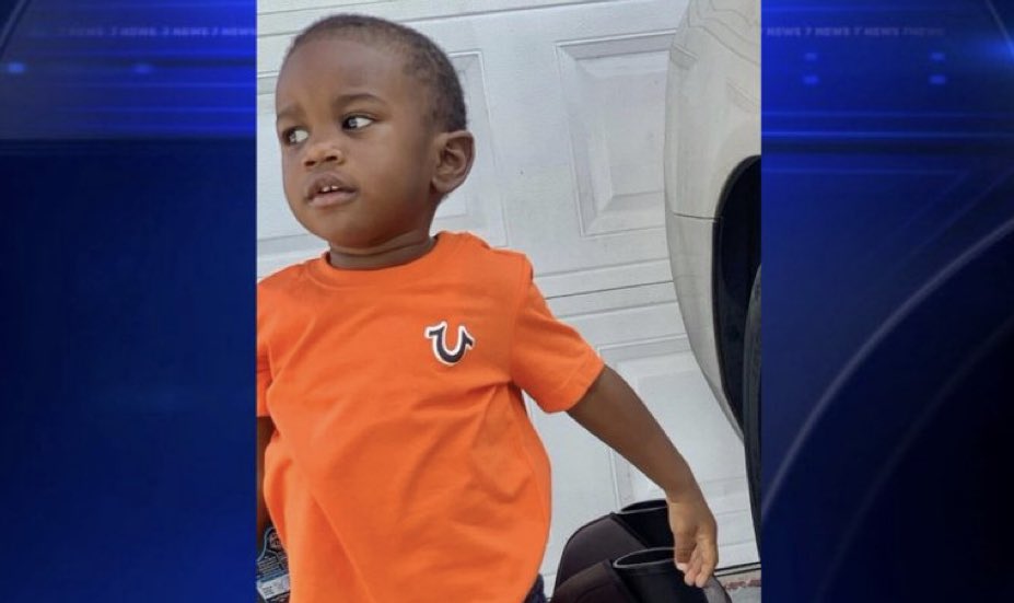 DailyLoud's tweet photo. The body of a 2-year-old Florida boy was found in a lake in the jaws of an alligator 🙏😔 https://t.co/MCaAAVf2CC