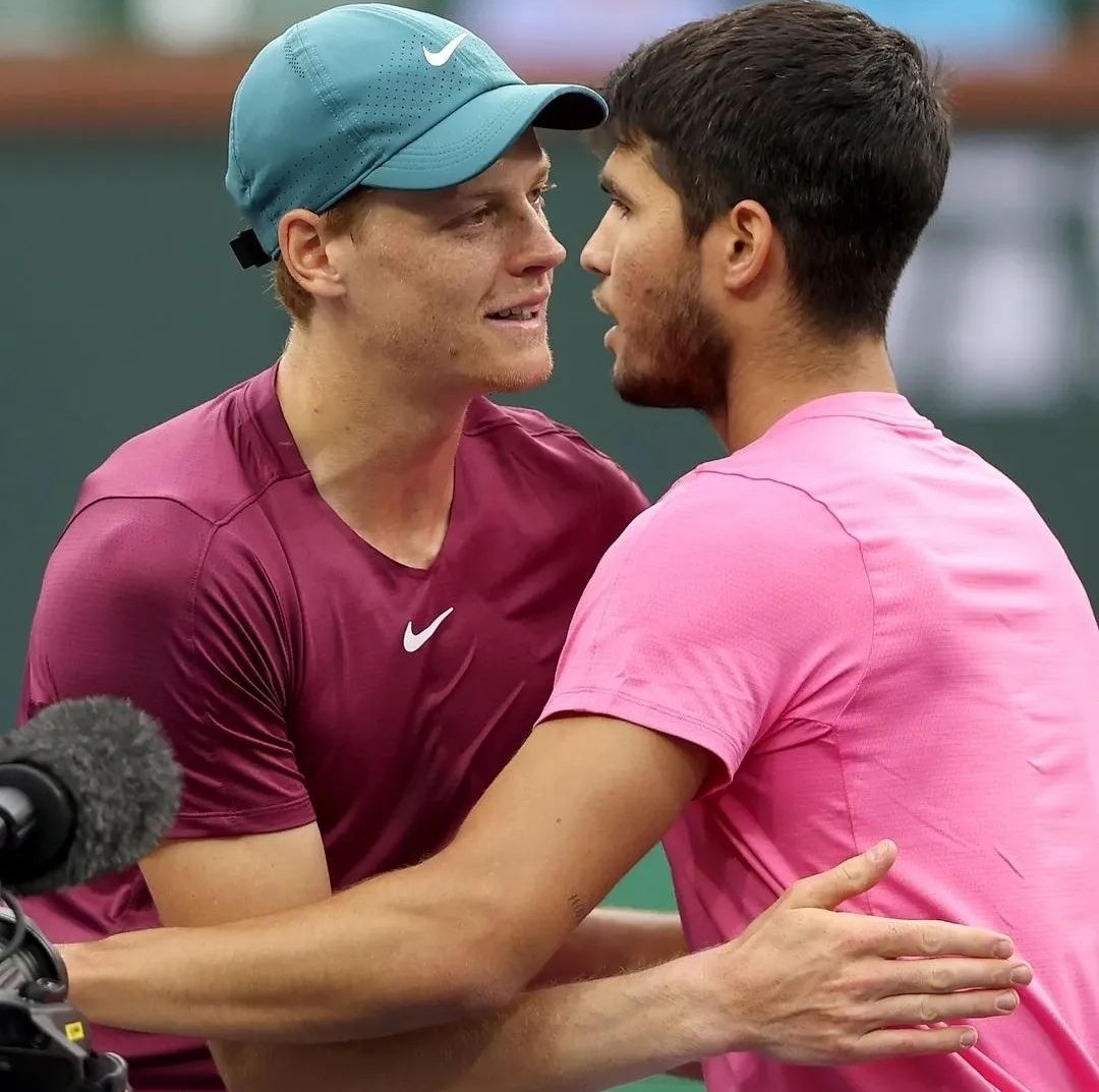 angelomangiante's tweet photo. Impresa #Sinner!!  Batte il n.1 #Alcaraz 67 64 62 e vola in finale! Tre ore di tennis spaziale. Due marziani calati sul cemento per giocare a velocità, riflessi e potenza sovrumana.
Non ci sono dubbi. Grazie ragazzi ♥️ 
Il Grande Tennis con voi è in buone mani. @SkySport #Miami https://t.co/axvEpc3g7m