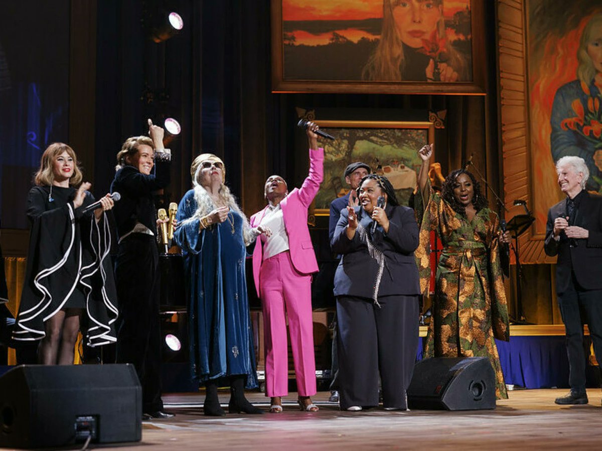 𝔻𝕖𝕓𝕠𝕣𝕒𝕙 🥃🖊️ tweet media