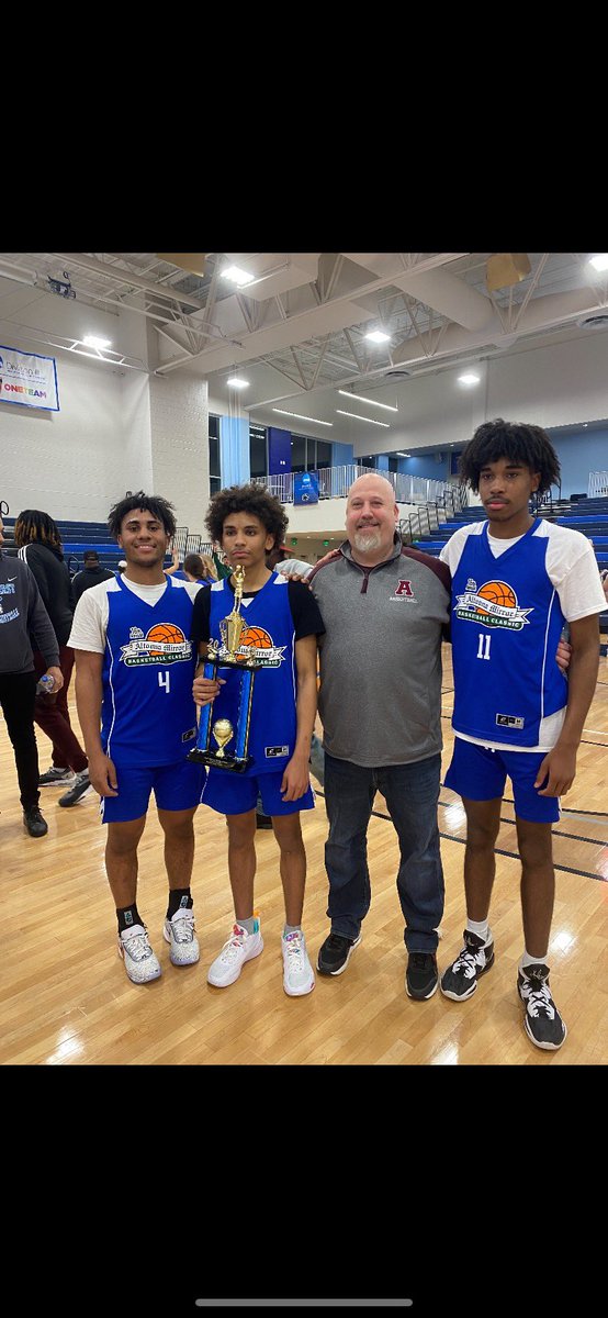 DougMilkd31's tweet photo. The Altoona Mt. Lions represented themselves and their school very well tonight!!  Ashton Neely, Zhaad White and Jalen Triplin showed out tonight in the Mirror All-Star Classic.  Very proud of you guys!!  Ashton=MVP…Jalen=19 second half points…Zhaad=rebounds and games only dunk https://t.co/aDpdhsKI9M