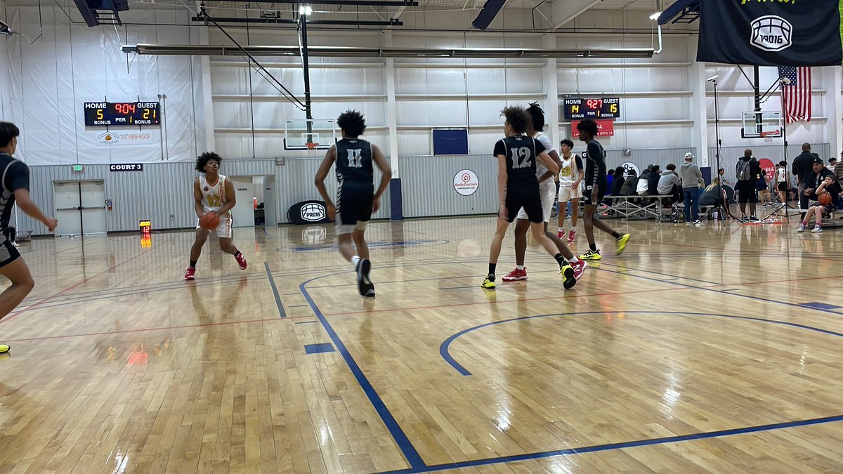 NxtProHoops's tweet photo. Watching now as @SwiftSportsOnly 2024 takes on @Hard2Guard5280 2024 Dean https://t.co/ty54L3xdjn