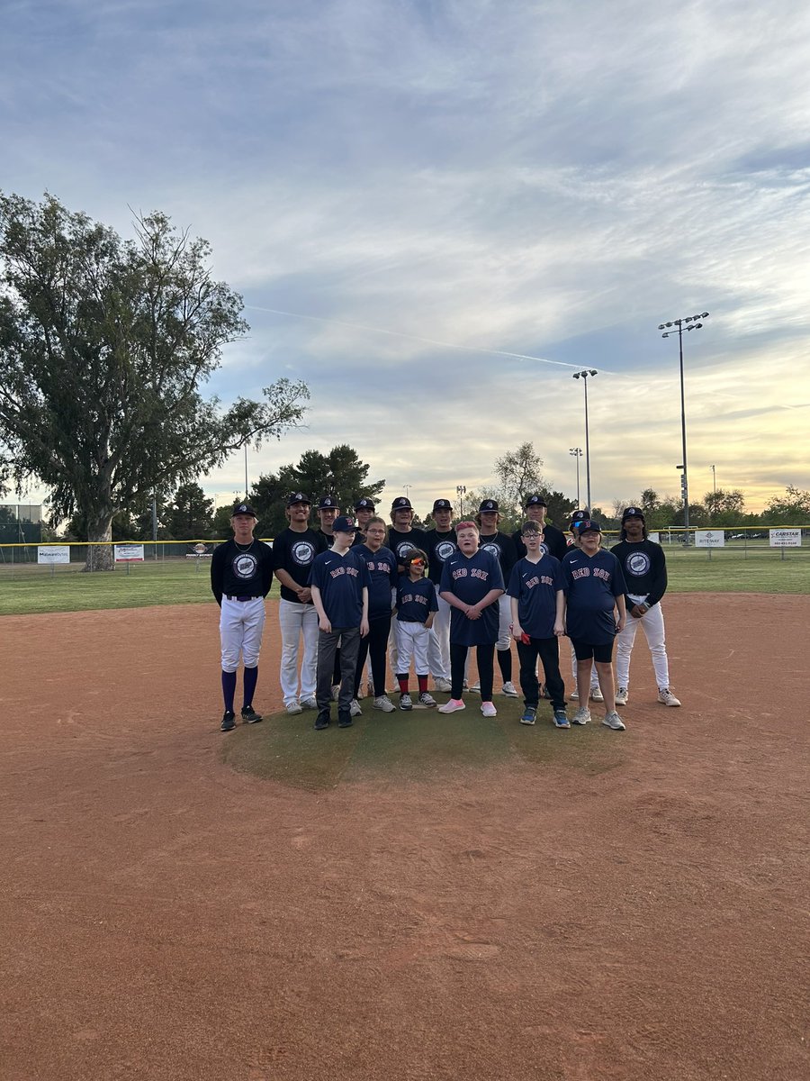 CoachPollak's tweet photo. What a fun night hanging with the Chandler National Little League Challengers! They have some great ball players! Photo credit: @mariannacrispi https://t.co/bfuX9qn3km