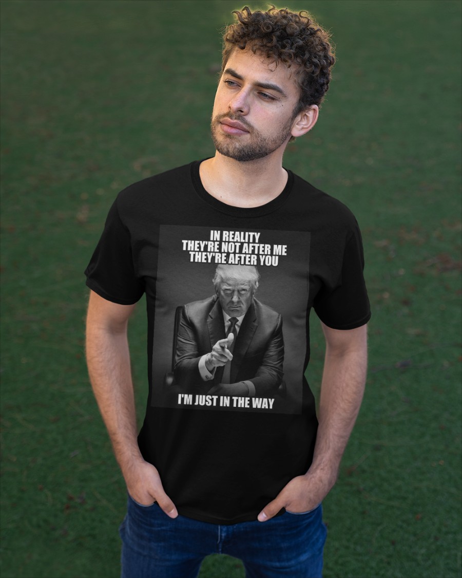 Simo03852218's tweet photo. @AnneSim59450038 IN REALITY THEY'RE NOT AFTER ME THEY'RE AFTER YOU
I'M JUST IN THE WAY shirt
https://t.co/bK8XkNWTpT https://t.co/vDLOGF1rE7