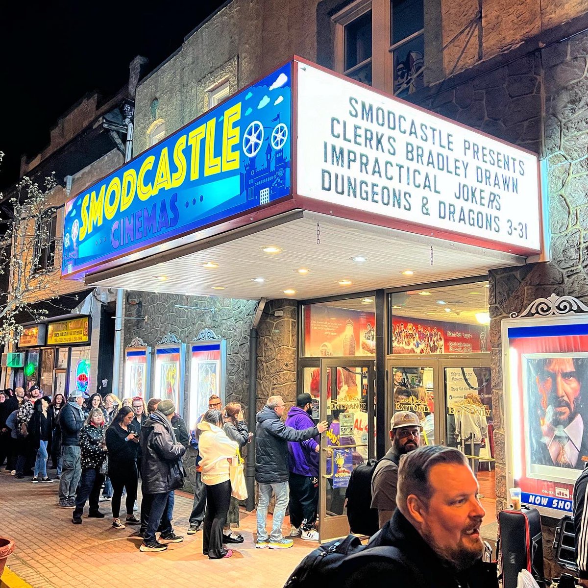 DiscountChuck's tweet photo. Killer time at @SmodCinemas for #Clerks: Bradley Drawn.

Big thanks to @BrianCOHalloran for doing it with us, and huge thanks to the #Funbears for filling that room. 

🤘 love you all https://t.co/KApnJP8iV7
