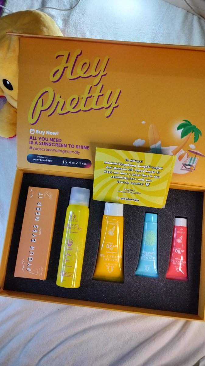 reorientasi's tweet photo. Dikasih sunscreen banyak🤩 Welcoming kit dari @madamegie_ 🫶🏻
#SunscreenPalingFriendly https://t.co/N4BV0EJUQI