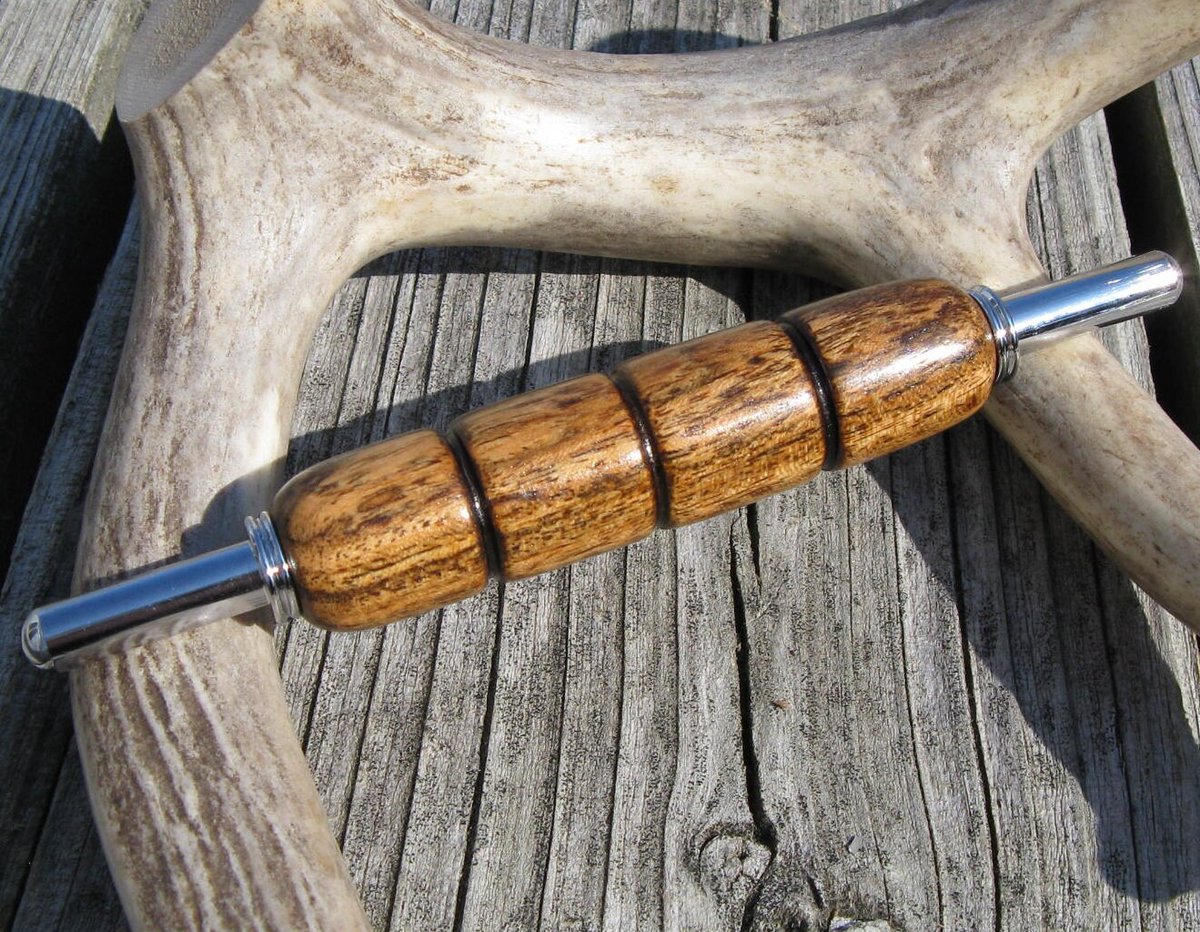 Emotional_Oasis's tweet image. Bocote Wood Seam Ripper Needle Threader tuppu.net/5bd6dd24  #NeedleThreader