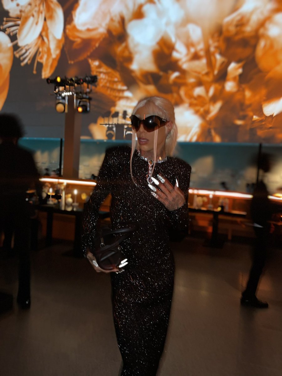 TTsnmi's tweet photo. I'm 'bout to shut it down at Met Galiana
You peanut head bitches is always jellyana 🗡️💋 https://t.co/8Pw3SNLC6i