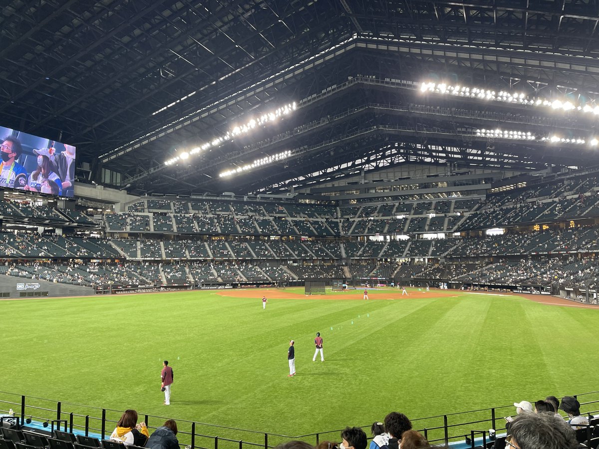 yoshiga46's tweet photo. ハマスタじゃなくて北海道の球場来てる https://t.co/R2HXw9V1Kp