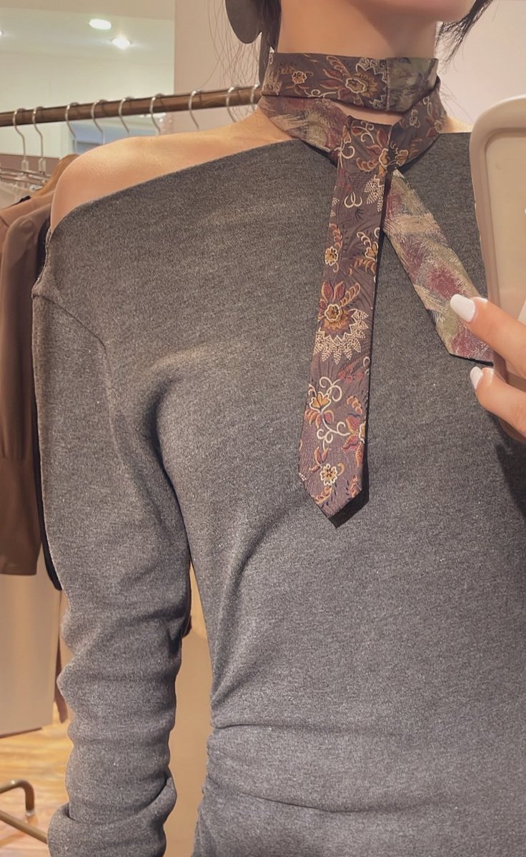 Fee_vintage_tie's tweet photo. 本日pivotのdi coloreにて出店中。
シンプルなお洋服にも映える
#チョーカータイ
種類豊富にご用意しております。
私が着用しているボートネックカットソーワンピースはお色違いでBlackのみラスト一点。タイトながらも伸縮性があり、着心地も良くオススメですよ。
#feefeefee #sapporo #dicolore https://t.co/JJ1JiastWM
