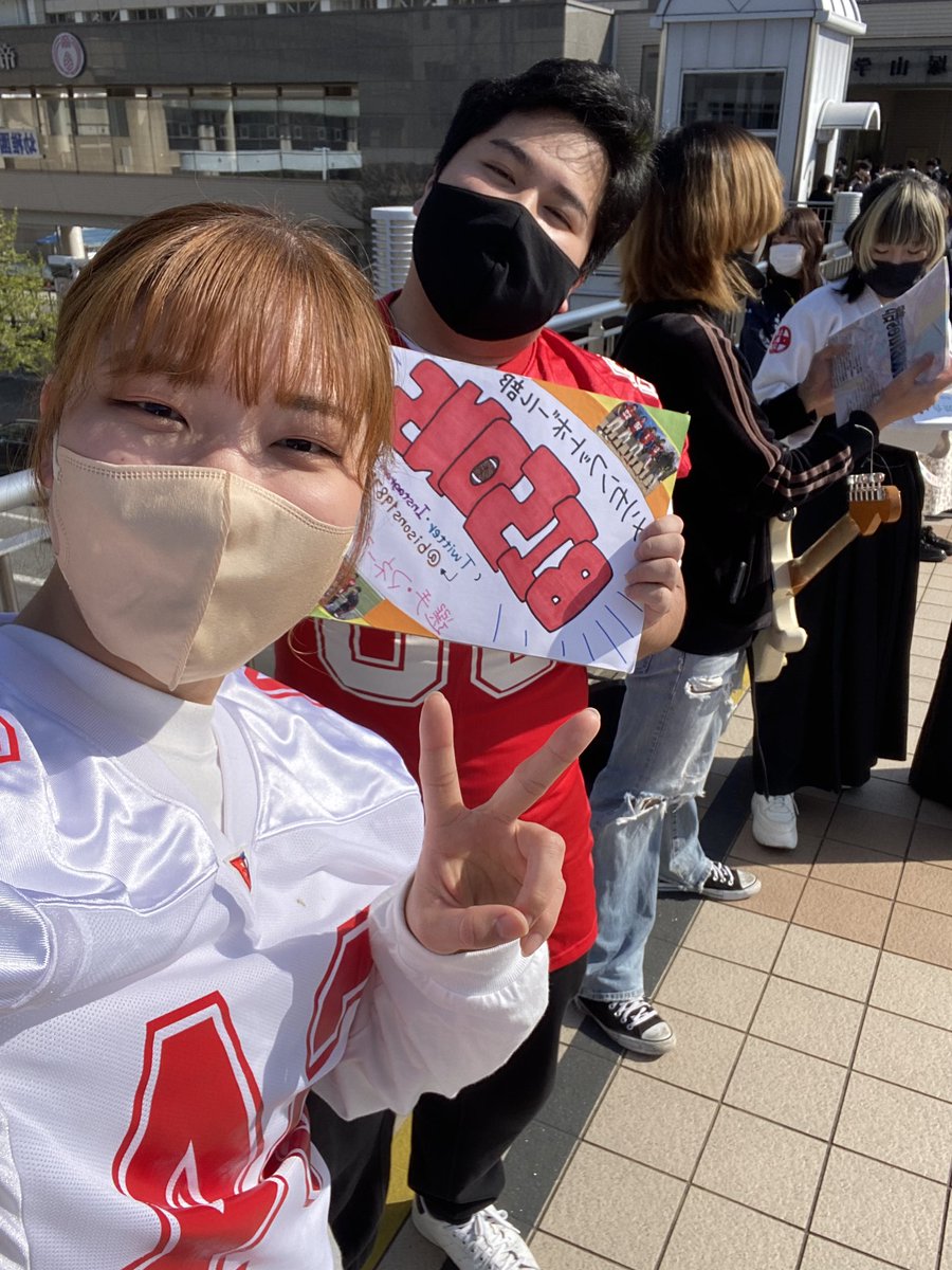bisons19871's tweet photo. 🌸御入学おめでとうございます🌸

帝塚山大学アメリカンフットボール部BISONS(バイソンズ)です🏈

赤と白のユニフォーム着て勧誘してま〜す🤗

#春から帝塚山
#アメリカンフットボール
#BISONS https://t.co/huTPxMnpVk