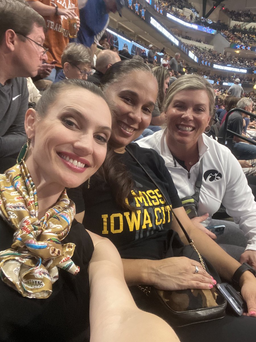 #wffselfie what happens when a former WBB student-athlete reunites with her former trainer that happens to be a true Hawkeye fan 💛🖤