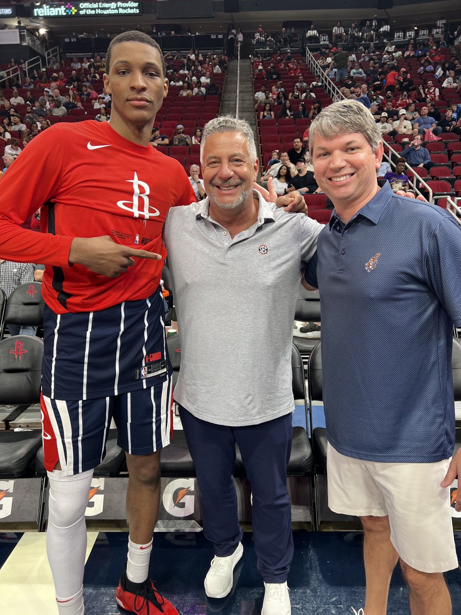 coachbrucepearl's tweet image. So great to see Jabari tonight! Another Double Double! Chad and I couldn't be prouder of him or happier for him!
⁦@HoustonRockets⁩