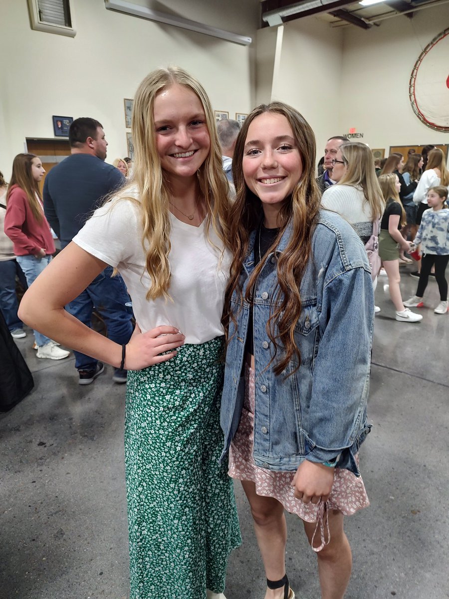 Fun night at the Nebraska Gold Softball Banquet. 41 Gold seniors going on to play on scholarship in college (so far)...compared to 7 four years ago.  Thanks Coach <a href="/toddvillotta/">Todd Villotta</a>! Bonus: <a href="/AveryMayberry/">Avery Mayberry</a> and <a href="/MackenzieMlnar1/">Mackenzie Mlnarik</a> future <a href="/NWBearcatSB/">Northwest Softball</a> pose.