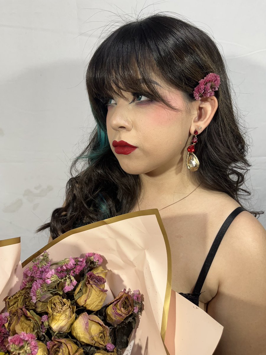 andreaabarbosaa's tweet image. I must love this circle ingrained in all of affiliations  And I try to break the spell I’ve cast but the water keeps pulling me in. #MACCosmetics #rubyWoo