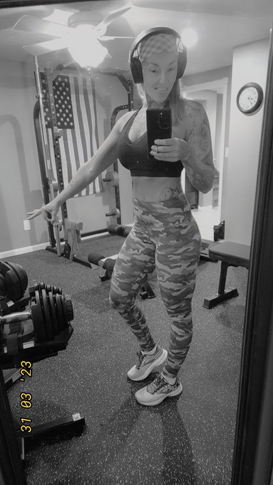 DogHouseGym on my Birthday 👌🇺🇸 https://t.co/SRPSSTdZiu<a href="/tag/greeksculpture"class="tags"><span>#greeksculpture</span></a><a href="/tag/decendentofgoddesses"class="tags"><span>#decendentofgoddesses</span></a>