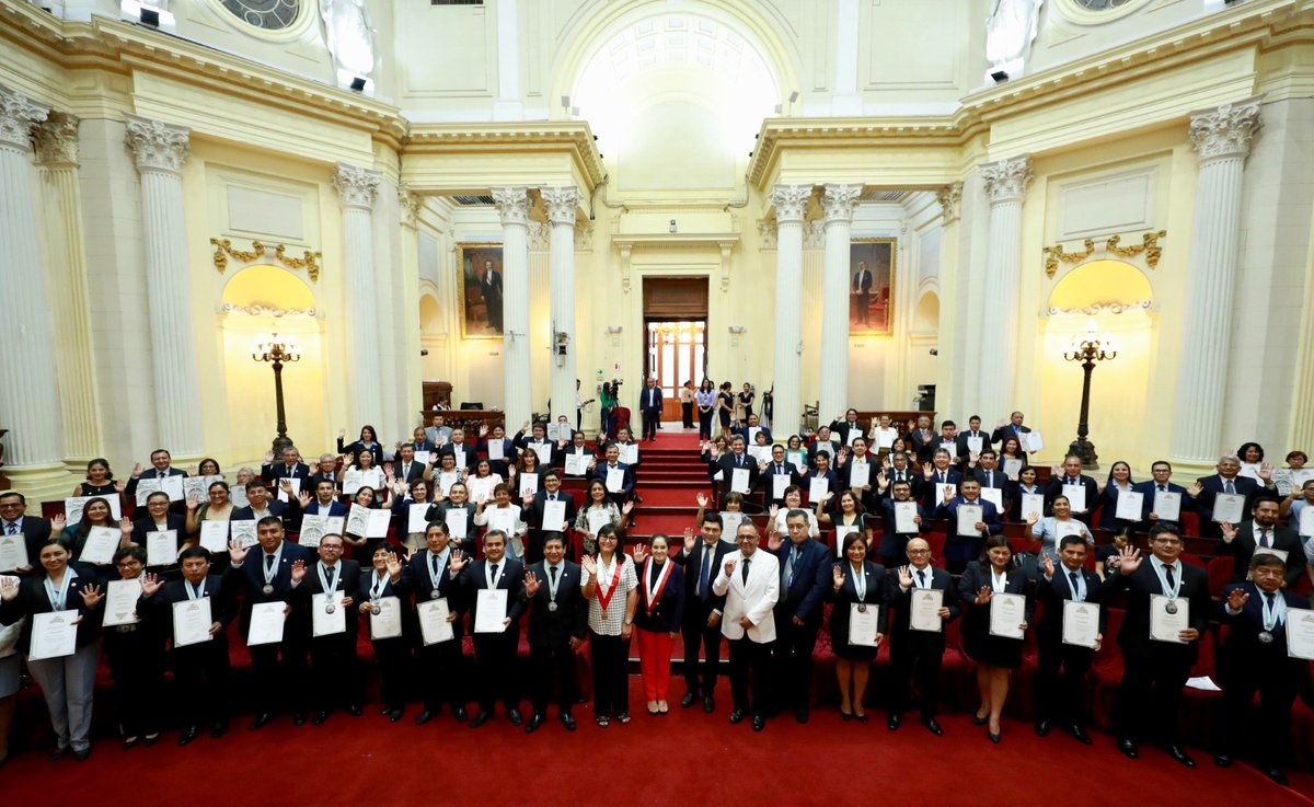 JulonEdhit's tweet photo. 🏅Desde la #ComisiónDeSaludYPoblación realizamos un merecido reconocimiento a los  #TecnólogosMédicos, por su destacada labor en el ejercicio de la profesión dentro de las 6 áreas que abarca la Tecnología Médica, y por su valiosa contribución a la salud pública peruana.🇵🇪 https://t.co/DWDkFC9bTo