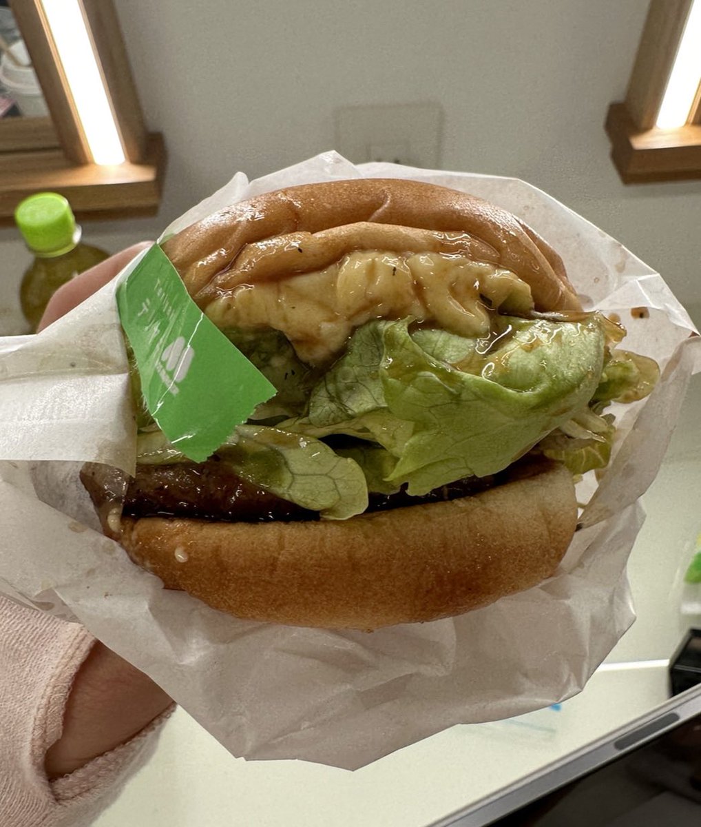 [230401] 12:05PM KST/JST: 🌙 

- +3 📸