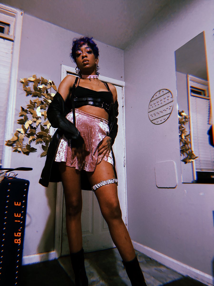 thotzekage's tweet photo. Get the braces out cause my foot aggressively planted on ya necks! ๐ซถ๐ฝ #4everBlue https://t.co/IwSwlz7QfU