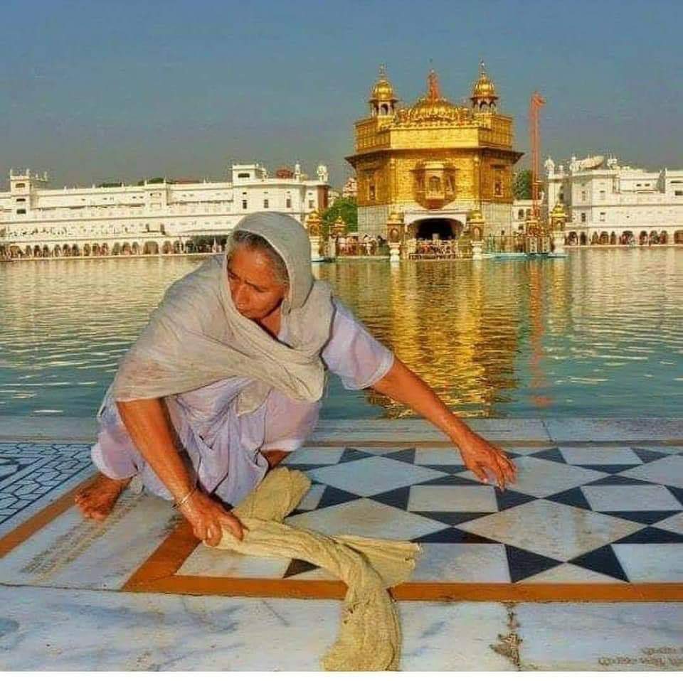 dashmeshpita's tweet photo. ਫਰੀਦਾ ਮੈ ਜਾਨਿਆ ਦੁਖੁ ਮੁਝ ਕੂ ਦੁਖੁ ਸਬਾਇਐ ਜਗਿ ॥

Fareed, I thought that I was in trouble; the whole world is in trouble!

ਊਚੇ ਚੜਿ ਕੈ ਦੇਖਿਆ ਤਾਂ ਘਰਿ ਘਰਿ ਏਹਾ ਅਗਿ ॥੮੧॥

When I climbed the hill &amp; looked around, I saw this fire in each &amp; every home. https://t.co/jUV0RJ4NqQ