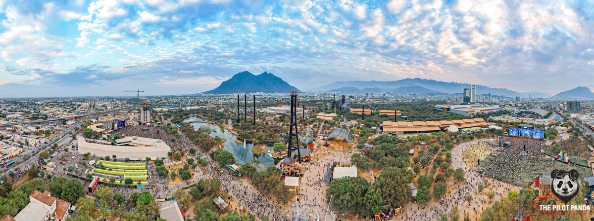 ThePilotPanda's tweet photo. Una  fotografía panorámica del festival #PalNorte en Monterrey,NL.

#PalNorte2023 #TecatePalNorte2023 https://t.co/RyJ7Blt2tm