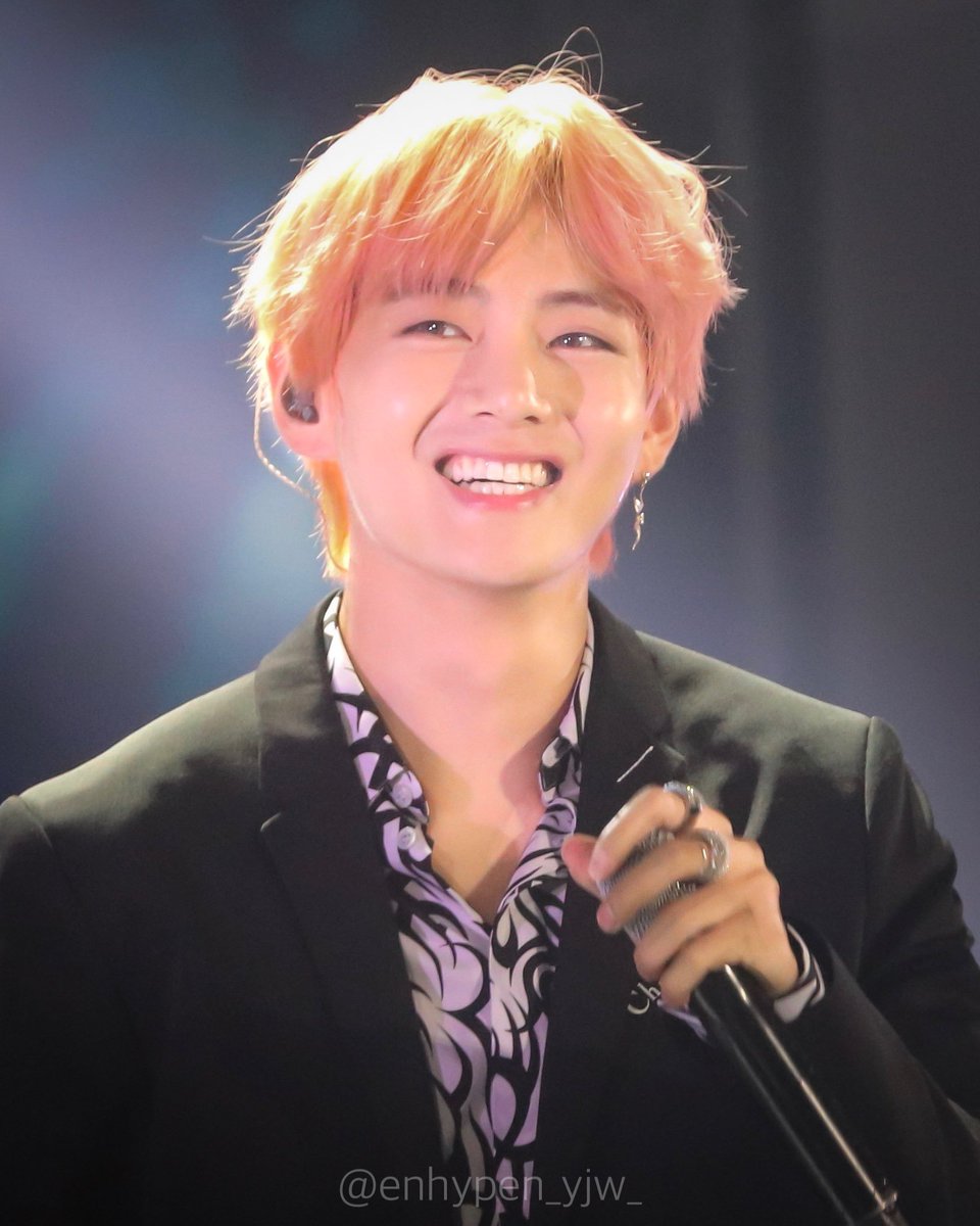 PurpleTaeChile's tweet photo. Old pics of TAEHYUNG for April Fool Day 👻 - Part 3

#뷔 #태형  #Taehyung #BTSV #방탄소년단뷔 

@BTS_twt 

© pino &amp; enhypen_yjw_ https://t.co/ROborxfQBO