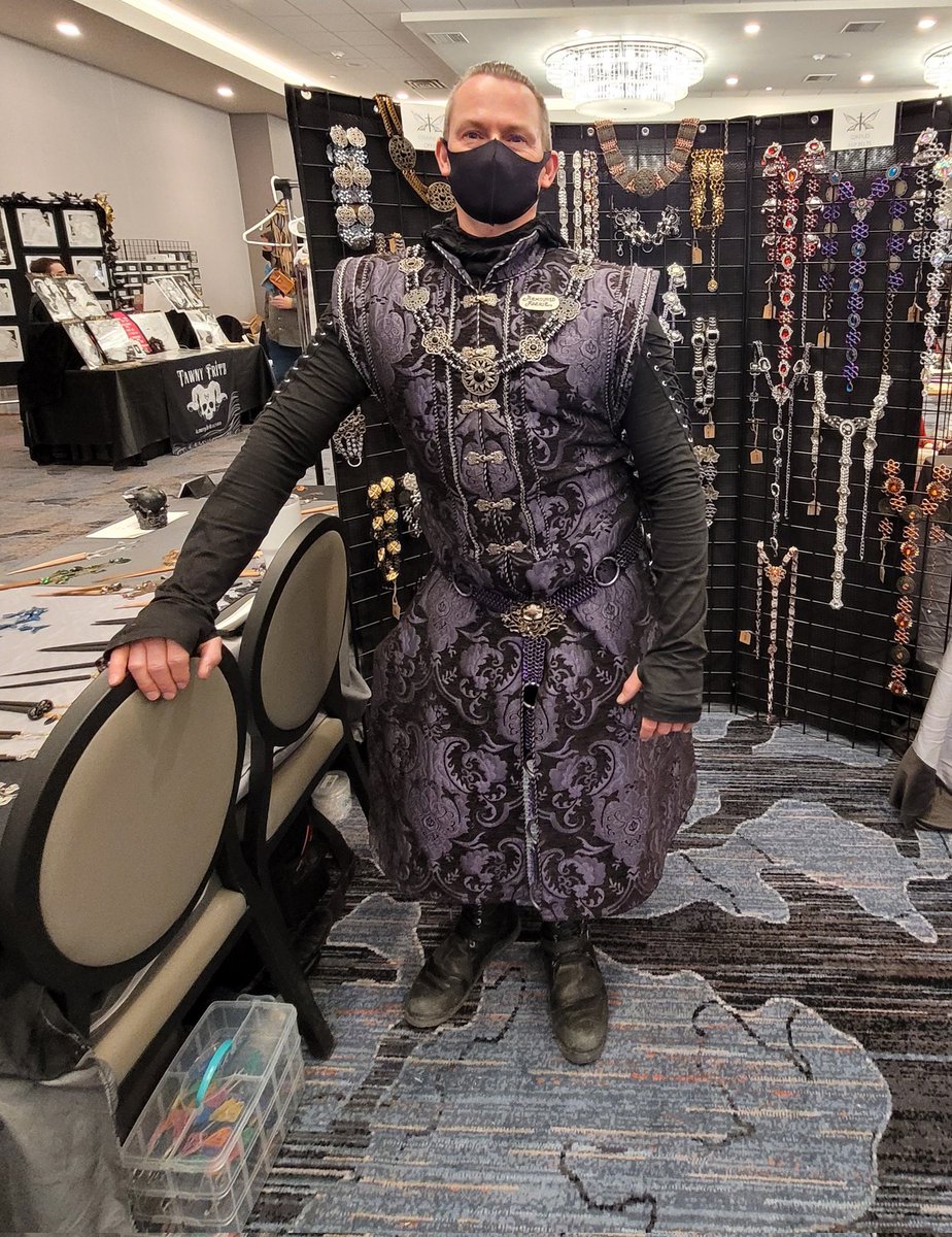 NerdAlertNews's tweet photo. GET YOUR ARMOUR AT @Whimsy_Con https://t.co/VJgDgyK9kZ