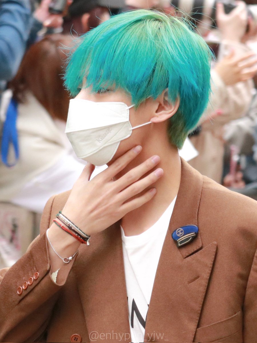 PurpleTaeChile's tweet photo. Old pics of TAEHYUNG for April Fool Day 👻 - Part 3

#뷔 #태형  #Taehyung #BTSV #방탄소년단뷔 

@BTS_twt 

© pino &amp; enhypen_yjw_ https://t.co/ROborxfQBO