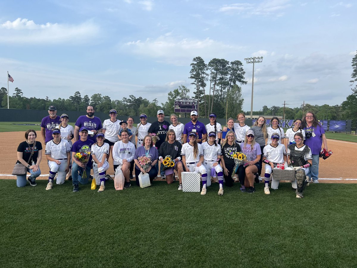 WHS_LadykatSB's tweet photo. We 🫶 our teachers!! Thank you for all you do for our student athletes and thank you for coming out to support tonight!! #teacherappreciationnight 🍎 https://t.co/2ogRvAMoEm
