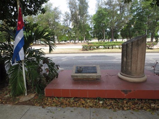 adrianabc967's tweet photo. #1abril 1980 Un grupo de elementos antisociales penetra por la fuerza en la Embajada del Perú en La Habana, asesinando al combatiente del Minint Pedro Ortiz Cabrera, ejemplo de la juventud cubana.
 #TenemosMemoria #NoAlTerrorismo https://t.co/cyz3GU61sJ