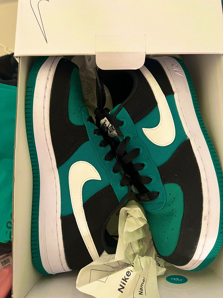 LamaestraBrenda's tweet photo. The @Apollo_JH APs were not only repping the Mean Green NIT Champions’ gear, but also brought the shoe game for #shoegamefriday! #makingconnectionswithkids #apollogearup #everychildeveryday @yolanda_gaither @LeonardBraxton2 https://t.co/fSgkn3EdQA