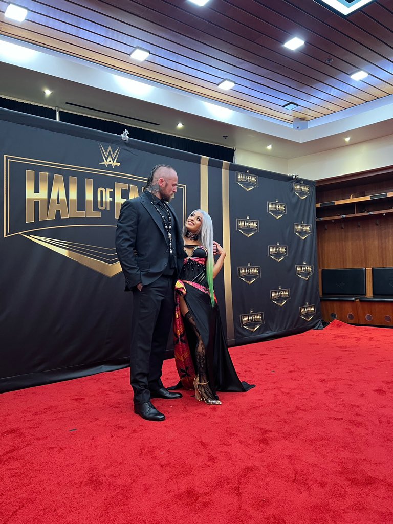 #AleisterBlack and #ZelinaVega backstage during WWE Hall of Fame Ceremony #WWEHOF