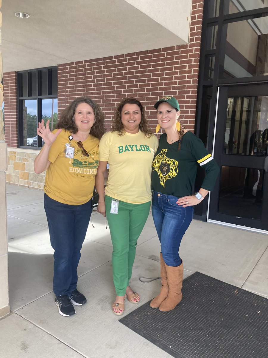 HeatherLingTCES's tweet photo. Tomball Reads College Day. Sic’em Bears! https://t.co/RE17Refj1s