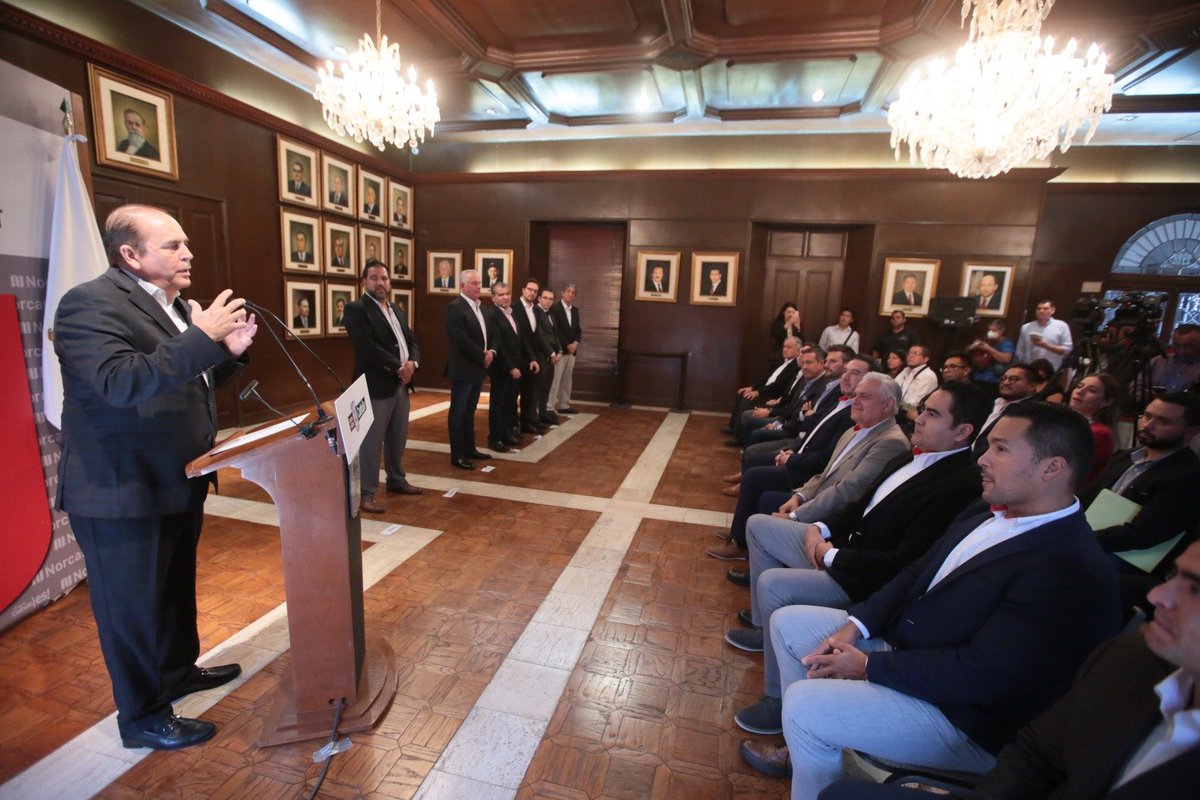 GobDeCoahuila's tweet photo. El gobernador @mrikelme  y el alcalde de #Torreón, @RomanCepeda, anunciaron la llegada de la empresa #Norcast a dicha ciudad de #LaLaguna, la cual invertirá 25 millones de dólares y la generación de 390 empleos. https://t.co/LajFHUOV60
