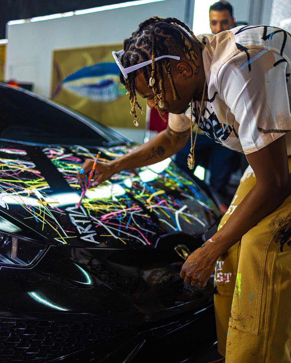 Eric_Gonzalezfx's tweet photo. Making the hood of the lambo look 🔥🔥 https://t.co/XP1xv2FchA