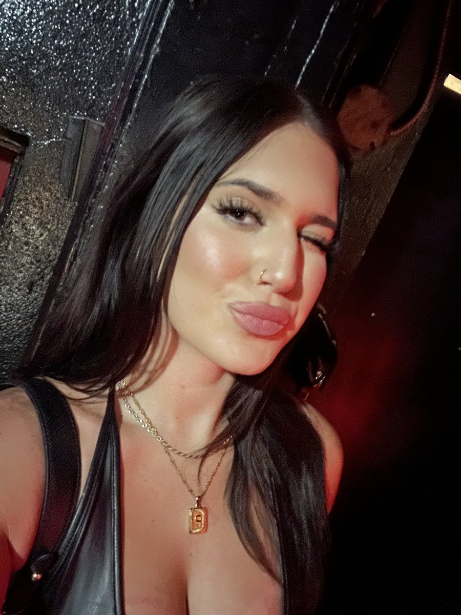 jadehurley_'s tweet photo. oh ya know… just casually being hot https://t.co/udnOrXuG1l