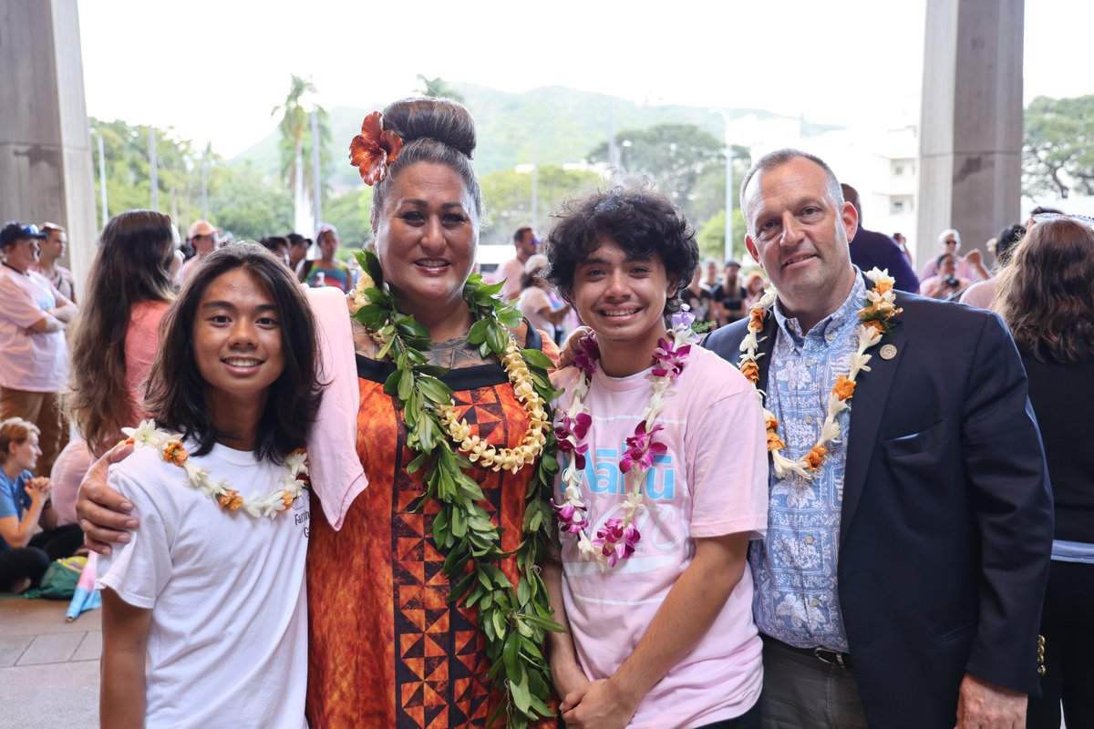 On this Transgender Day of Visibility, I share a message of Aloha. Love for everyone, no matter who you may identify as. My administration is working hard to ensure that everyone is welcome in the Aloha State, so that you can be your authentic self. 🏳️‍⚧️🏳️‍🌈