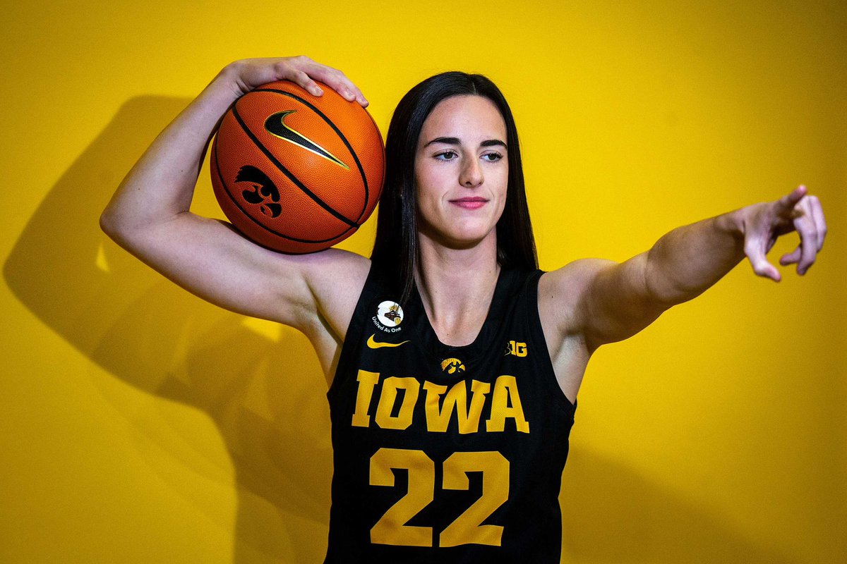 Caitlin Clarke scored or assisted on EVERY IOWA POINT in the 4Q. She single handily beat South Carolina. #WFinalFour