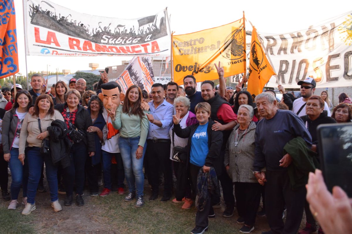 Aye_Gutierrez's tweet photo. en Centenario y en cada lugar donde el Frente de Todos ha ido dejando una huella de inclusión,de más servicios, de más viviendas, de más derechos.Y es lo que queremos seguir haciendo"
#LISTA673
#RamonRiosecoGobernador🇬🇹
#AyelénGutierrezVicegobernadora🌞
#FrenteDeTodxsNeuquino🇦🇷 https://t.co/Ox5S0oQ7DU