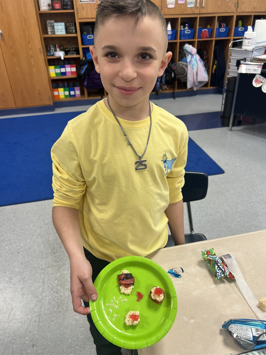 Had some fun today making candy sushi to wrap up our Japan Unit 🇯🇵🍣 #unqua