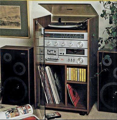 Devi_HQ's tweet photo. #SaturdayTimeMachine
Home entertainment system from the 1980s - turntable, tape-deck, radio plus speakers
Full house
If #Technics #Blaupunkt, then even better!
Best memory?
Pushing the coffee table aside and dancing (like nobody was watching) to #Xanadu #OliviaNewtonJohn! https://t.co/dAI0vFxbZ7