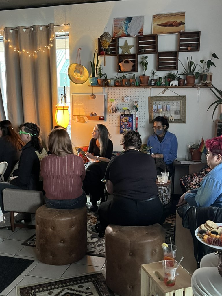 TweetweetAK's tweet image. Another Friday night sold out show presented by @ArciniegaStreet — •Spoken Word Poetry • by Raquel Polanco
Daydreaming in Spanglish #Alaska @Cafecito_Bonito #community #supportlocalart